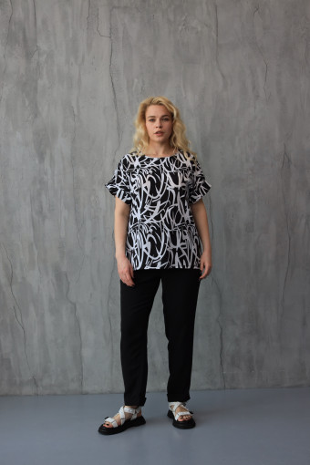 Літній жіночий костюм